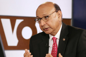 Credit: B. Allen/VOA Khizr Khan, the father of an Army captain killed in Iraq, speaking with Voice of America’s Urdu service in Washington, D.C., on August 1