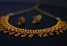 An agreement to boost online jewelry retail
