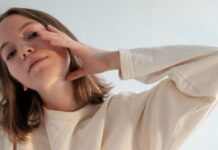 A simple skincare routine keeps you radiant in the monsoon