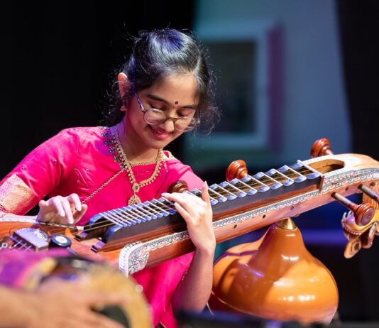 Prisha Naduthota’s Carnatic Veena Arangetram Enthralls Audience at Chinmaya Mission Auditorium