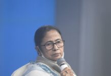 BJP ‘victimized’ Shah Rukh, Mahesh Bhatt, says Mamata