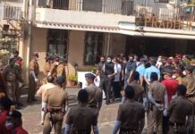 Lata’s final journey begins amid tears and cries of ‘Amar Rahe’