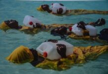 Tribute to the struggles of the feminine