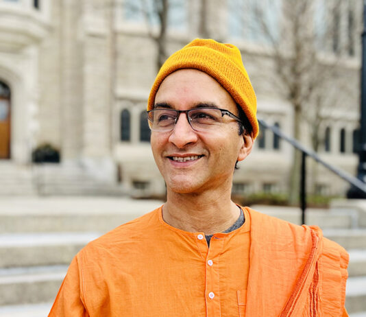 Hindu Monastic at Harvard Divinity School Lives to Learn