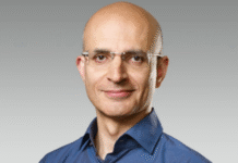 Apple Names Indian-Origin Executive Sabih Khan as New Chief Operating Officer