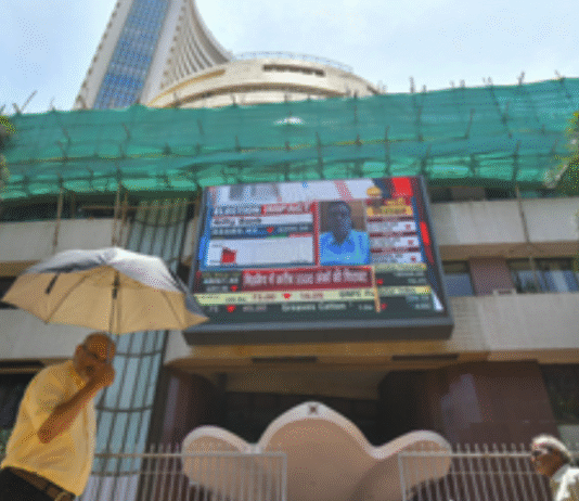 Sensex, Nifty Slip After Volatile Session as IT, Energy Stocks Drag
