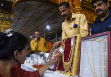 Gold Slides as U.S.-China Trade Hopes Weaken Safe-Haven Demand; Silver Extends Losses