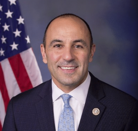 US lawmakers urge Trump to reconsider H-1B visa restrictions