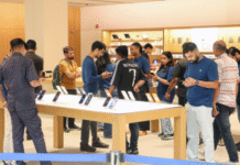 Apple Poised to Overtake Samsung in Global Smartphone Shipments for First Time Since 2011