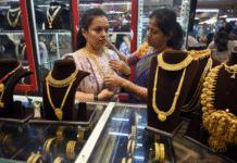 Gold Prices Fall as Safe-Haven Demand Eases and Fed Cut Expectations Cool