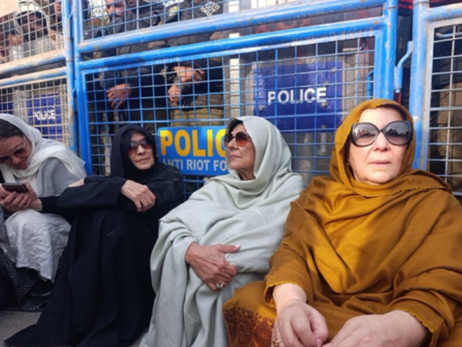 Imran Khan's sisters