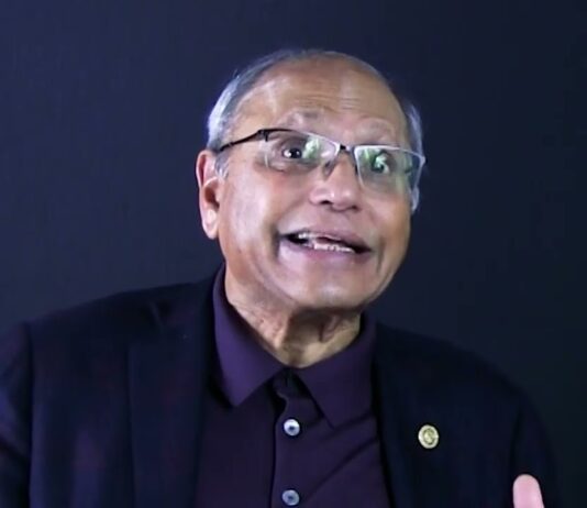 Ramesh Kapur Delivers Stark Warning to Indian Americans, Opens Up on U.S. Politics and Backs Raja Krishnamoorthy’s Senate Bid