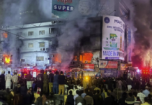 Death Toll Reaches 14 in Karachi Shopping Mall Fire, More Than 70 Still Missing