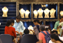 Gold, Silver Rally as Weaker U.S. Dollar Lifts Safe-Haven Demand